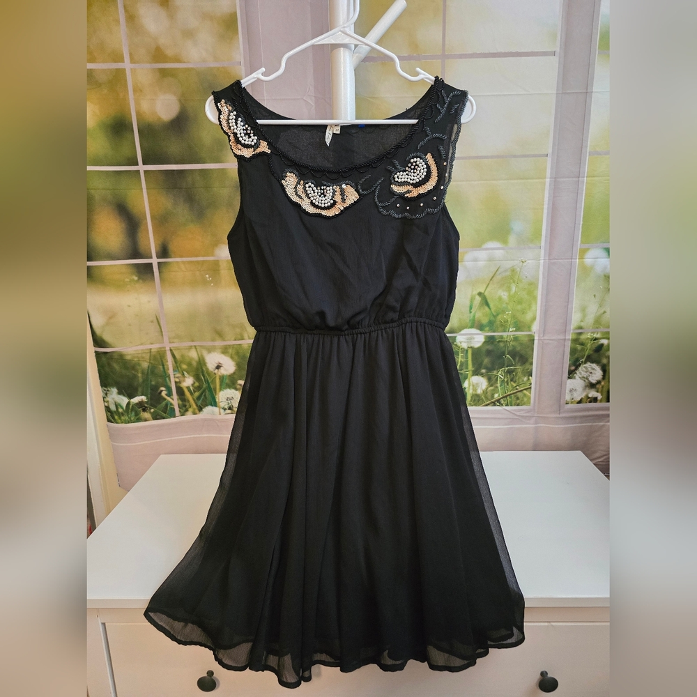 Willow & Clay Black Beaded & Sequin Embellished Dress Size M Rhinestones & Sheer